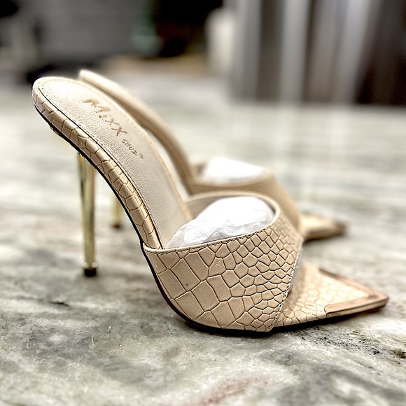 NWT Mixx Shuz Slip On Heeled Shoes With Metal Toe Clips - Picture 6 of 8